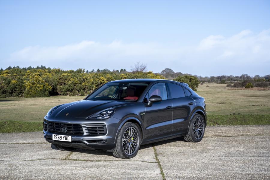 Porsche Cayenne E-Hybrid Coupe 2019 года  (UK) (фото 8 из 33)